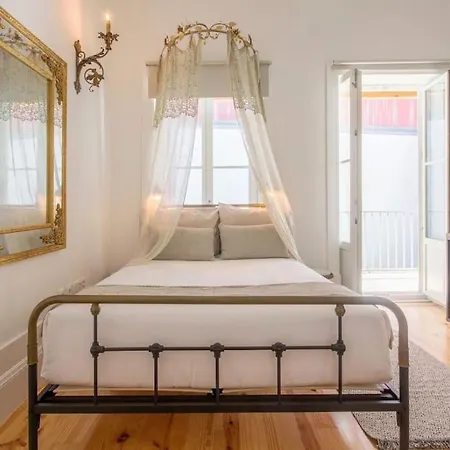 And Lovely With Balcony In Appartement *