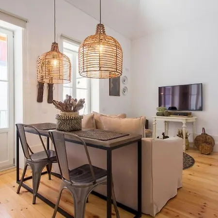 And Lovely With Balcony In Apartman *